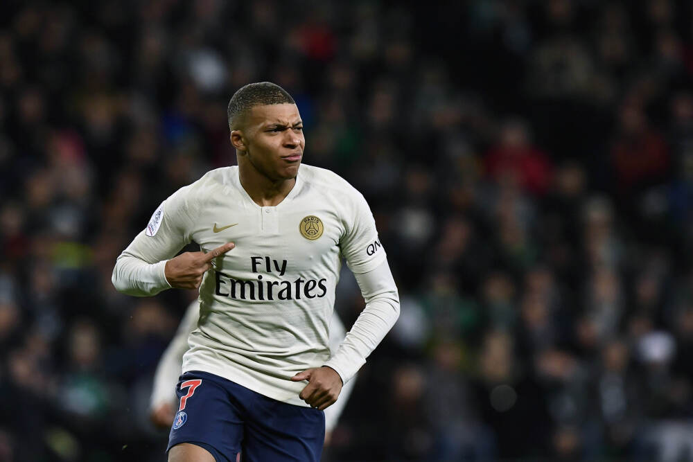 成都演唱会不设“舞台” 周震南：过去几年浑浑噩噩，今年找到了方向